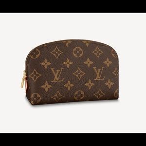 Luis Vuitton Cosmetic Pouch GM in Monogram canvas. NWT, dust cover, and box